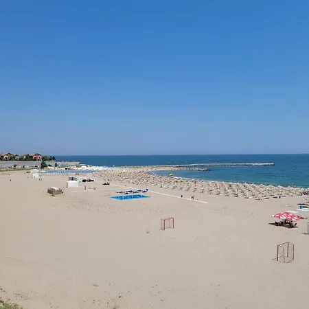 Faleza Nord De Lux Nou Pe Malul Marii * Constanta