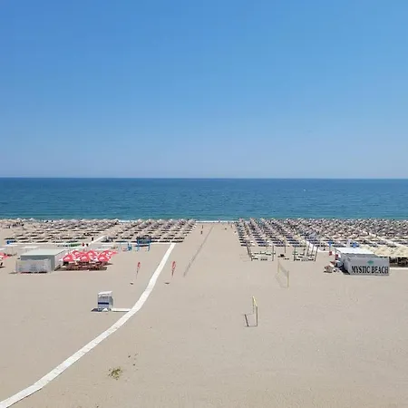 Faleza Nord De Lux Nou Pe Malul Marii * Констанца